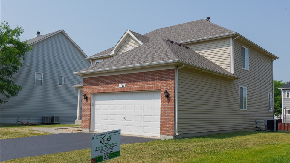 Elevated Elegance: TTLC. Inc Presents Owens Corning Peppercorn Shingles in Joliet, IL, Elevating House's Aesthetics with Striking Side View and Garage Appeal