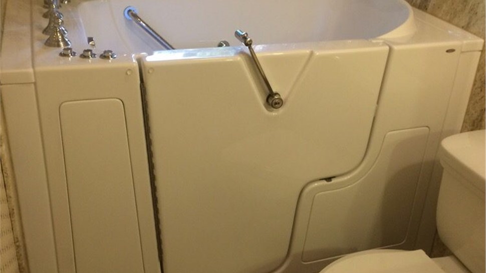 Walk-in Bathtubs Photo 54