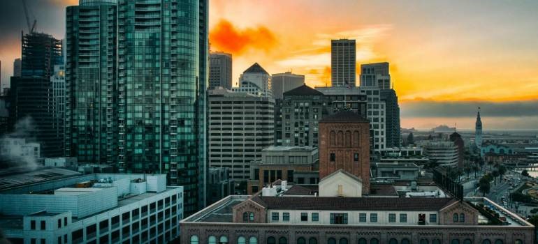 Beautiful sunset over downtown San Francisco skyline.