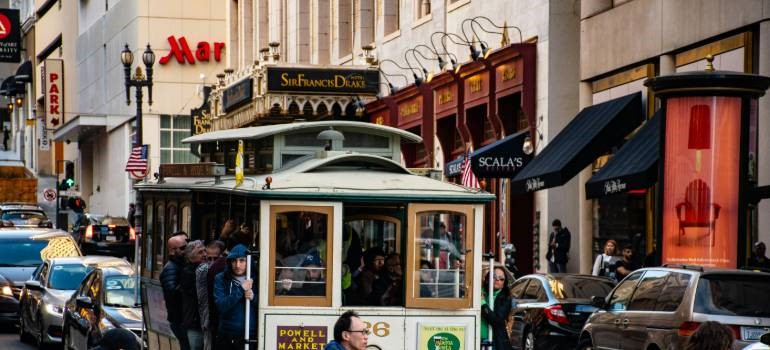 busy street where you can do fun things to do in San Francisco in the fall