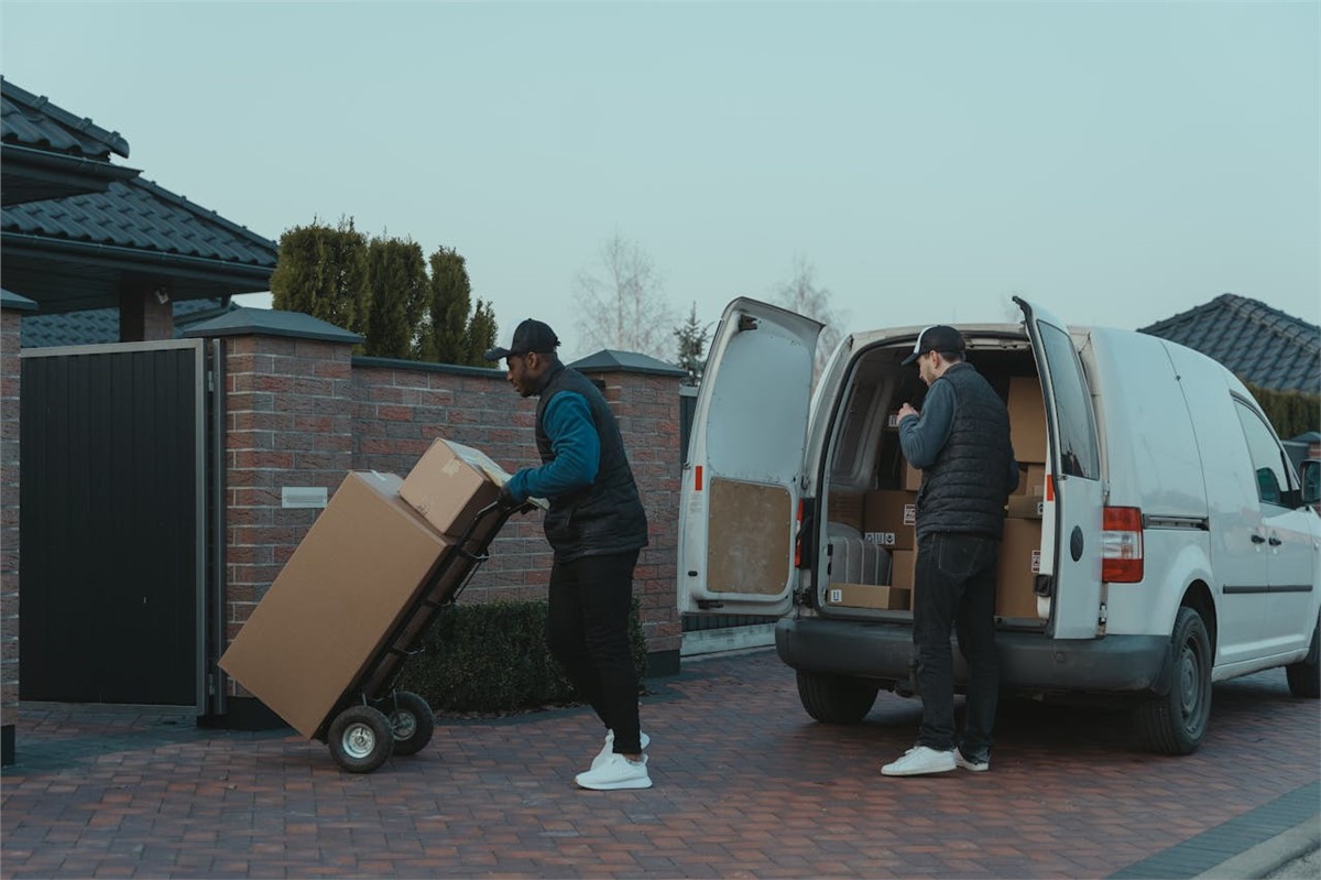 two man unloading the van at the Best Time to Move in the Bay Area