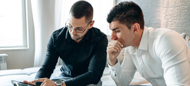 How to spot fake reviews on social media: Work with only the best companies