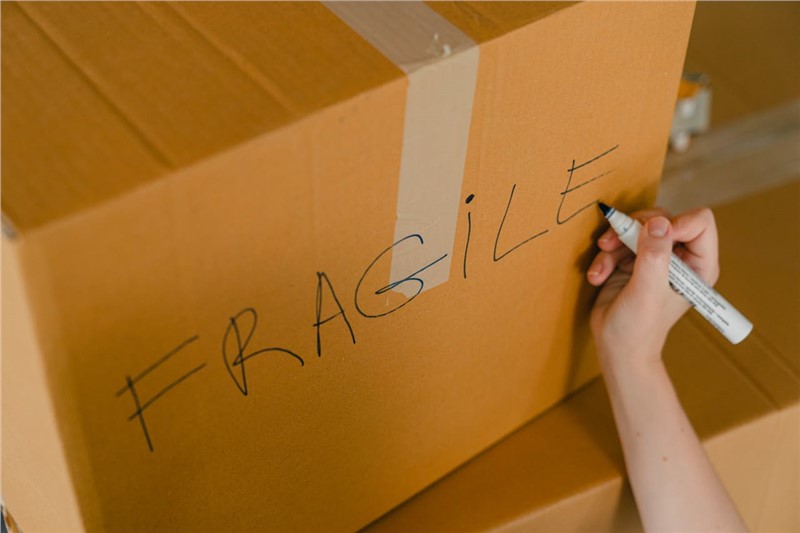 bay area residential movers packing a box 