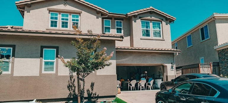 A car parked in front of the house in Hayward, CA. 