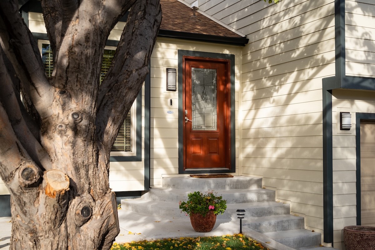Colorado home with standard 7-inch lap siding, the baseline profile.
