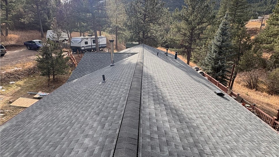 Ridge line view of GAF Timberline Armorshield II in Charcoal with upgraded ventilation on a home in Lyons Colorado