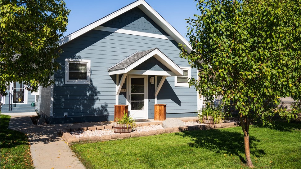 Completed James Hardie siding installation in BoothBay Blue and Evening Blue in Frederick Colorado