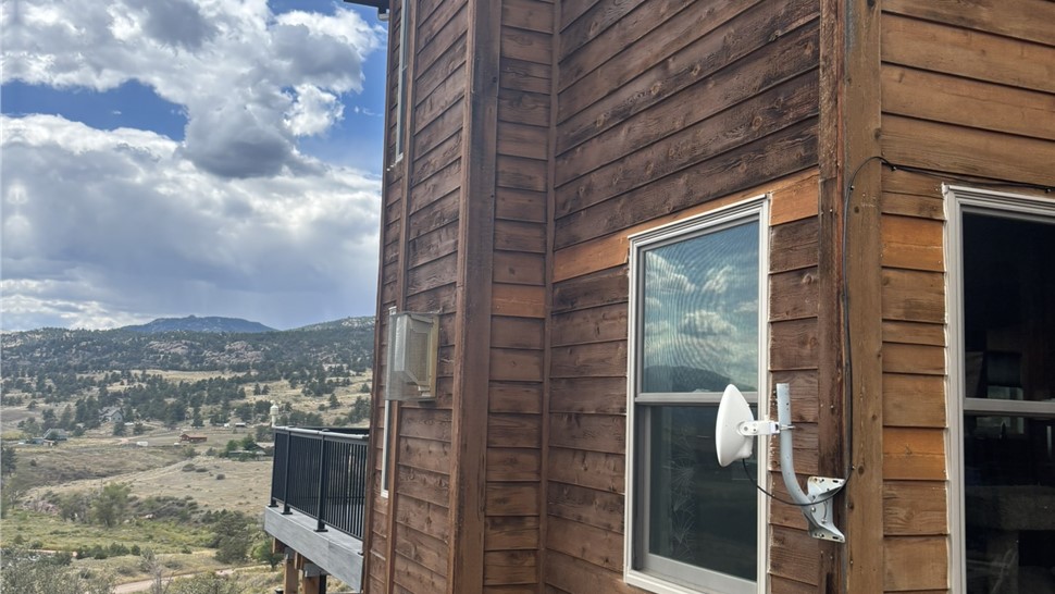 James Hardie siding installation in Lyons Colorado before