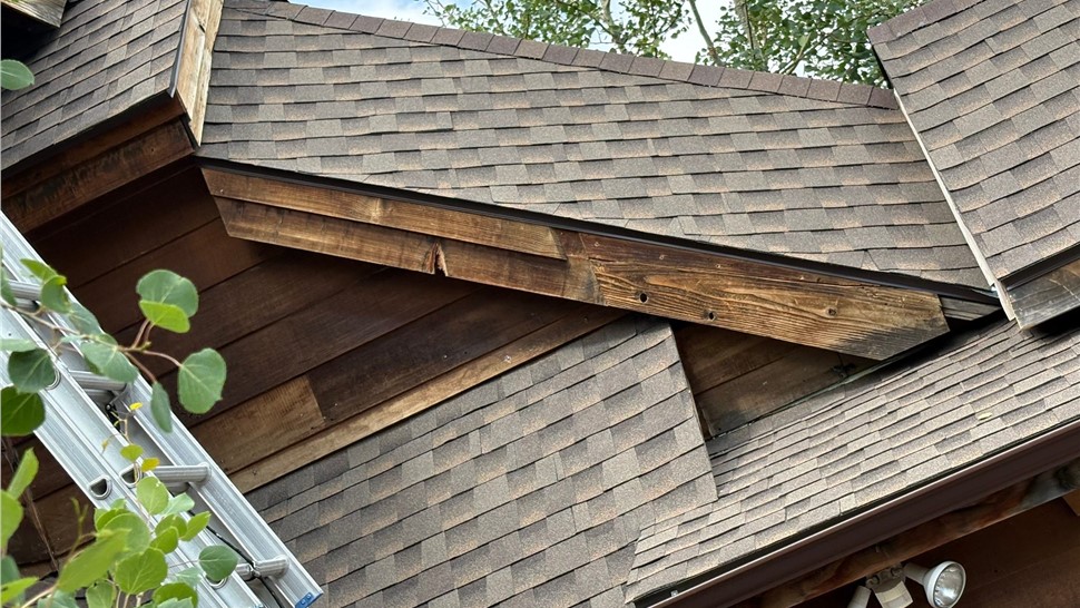 New GAF ArmorShield II roof and fascia detail on a Black Hawk log home