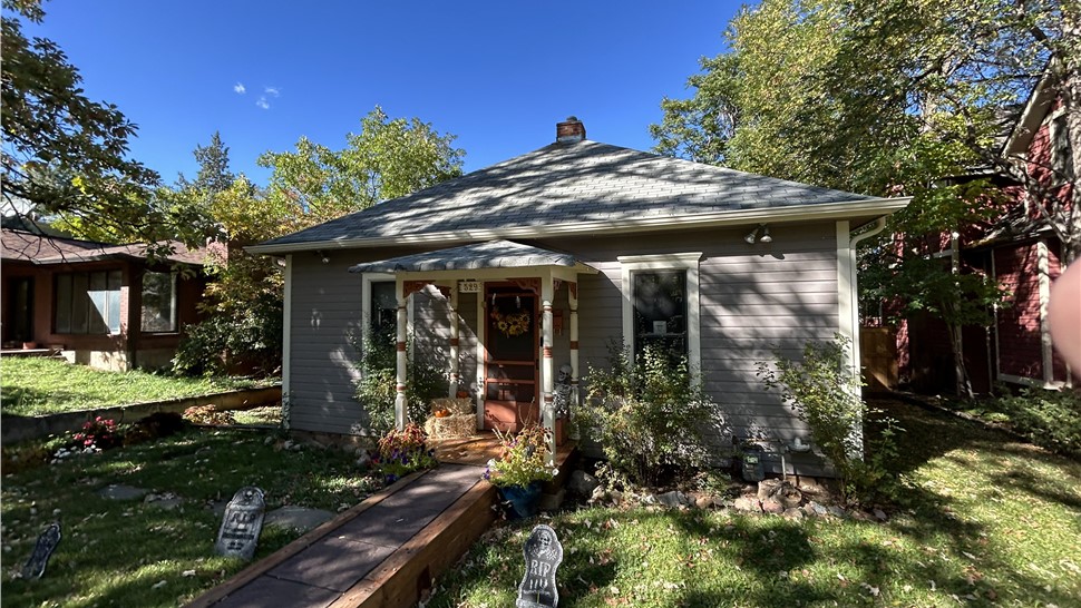 Front exterior of the University Avenue home in Boulder, Colorado before roof replacement