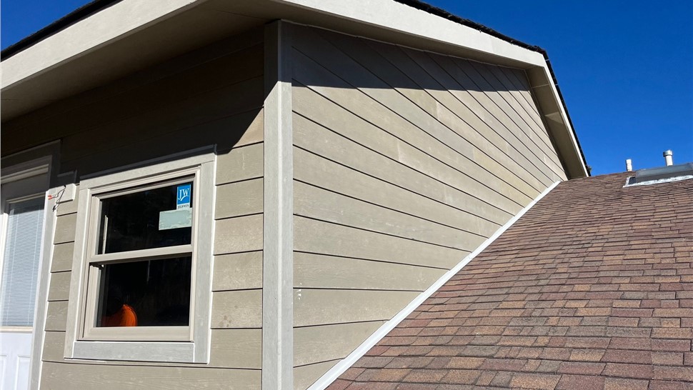 GAF ArmorShield II roof replacement and James Hardie siding replacement on home in Lyons Colorado