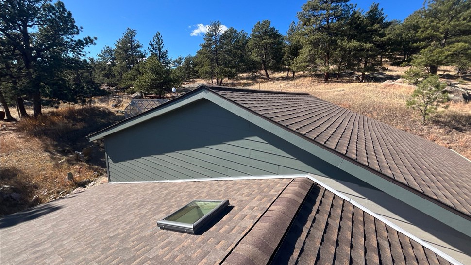 GAF ArmorShield II roof replacement and James Hardie siding replacement on home in Lyons Colorado